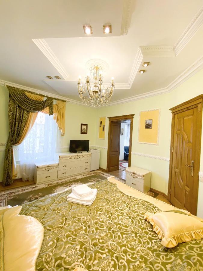 Петрос Family Hotel Yaremche Bagian luar foto