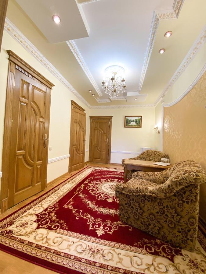 Петрос Family Hotel Yaremche Bagian luar foto