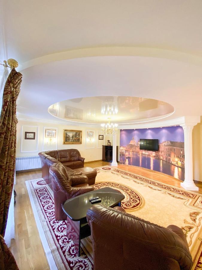 Петрос Family Hotel Yaremche Bagian luar foto