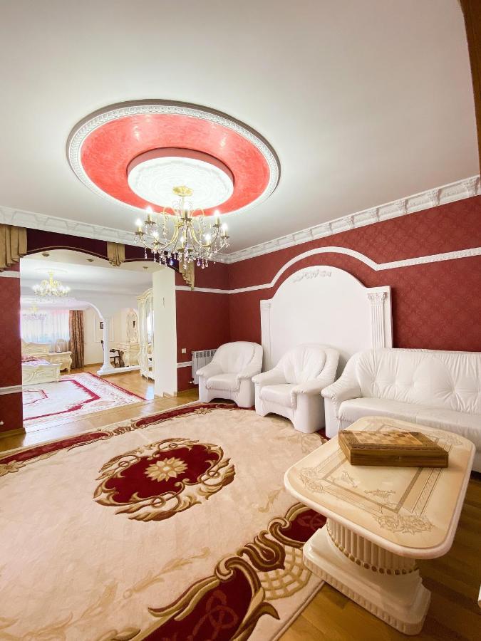 Петрос Family Hotel Yaremche Bagian luar foto