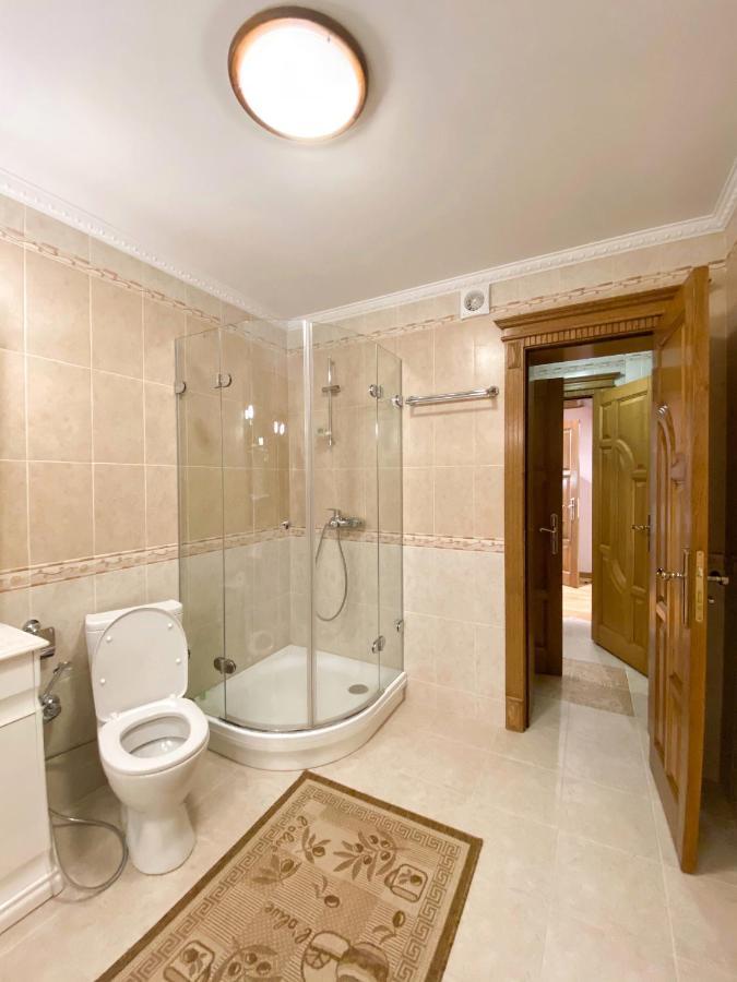 Петрос Family Hotel Yaremche Bagian luar foto