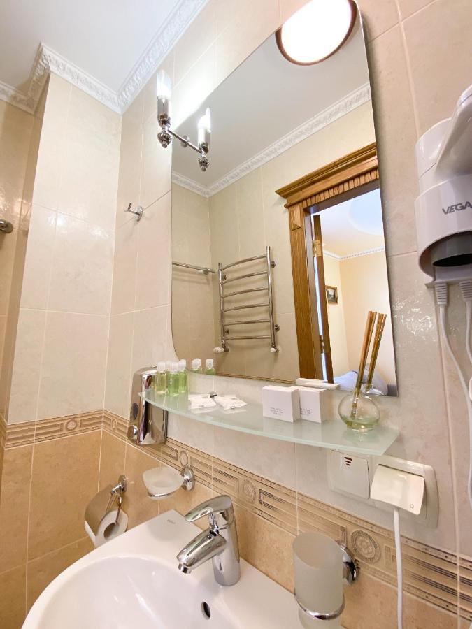 Петрос Family Hotel Yaremche Ruang foto